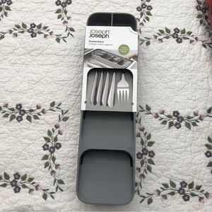 Joseph Drawer Store Compact cutlery organizer